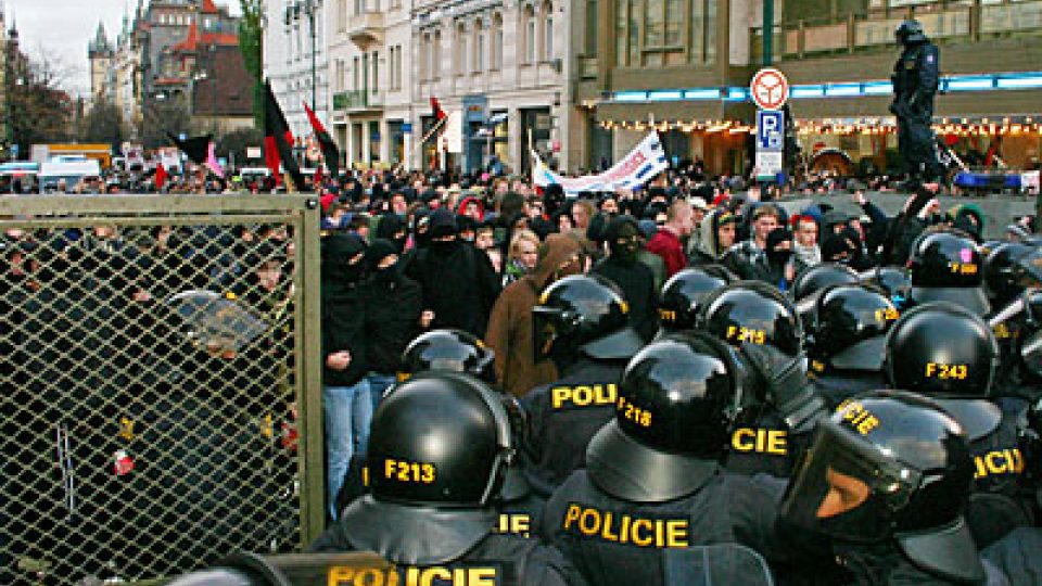 Anarchisté se přetahovali s policisty