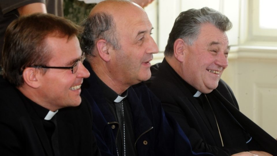 Zástupci církví v čele s arcibiskupem Dominikem Dukou