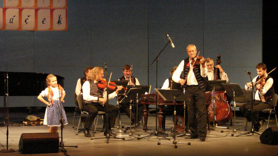 Vystoupení BROLNu na koncertě vítězů soutěže Slávik – Zpěváček 2011 | foto: Milan Zelinka Vystoupení BROLNu na koncertě vítězů soutěže Slávik – Zpěváček 2011