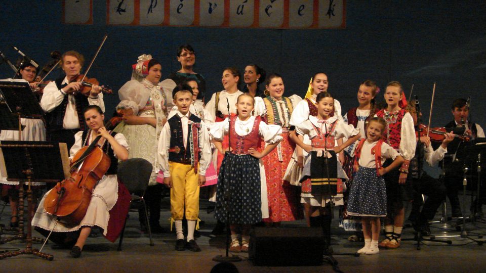 Vystoupení BROLNu na koncertě vítězů soutěže Slávik – Zpěváček 2011 | foto: Milan Zelinka Vystoupení BROLNu na koncertě vítězů soutěže Slávik – Zpěváček 2011