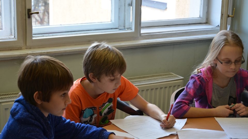 Prokop Košař, Sebastian Vopěnka a Alžběta Volhejnová při natáčení minutové hry Lucka | foto: Prokop Havel, Český rozhlas Prokop Košař, Sebastian Vopěnka a Alžběta Volhejnová při natáčení minutové hry Lucka