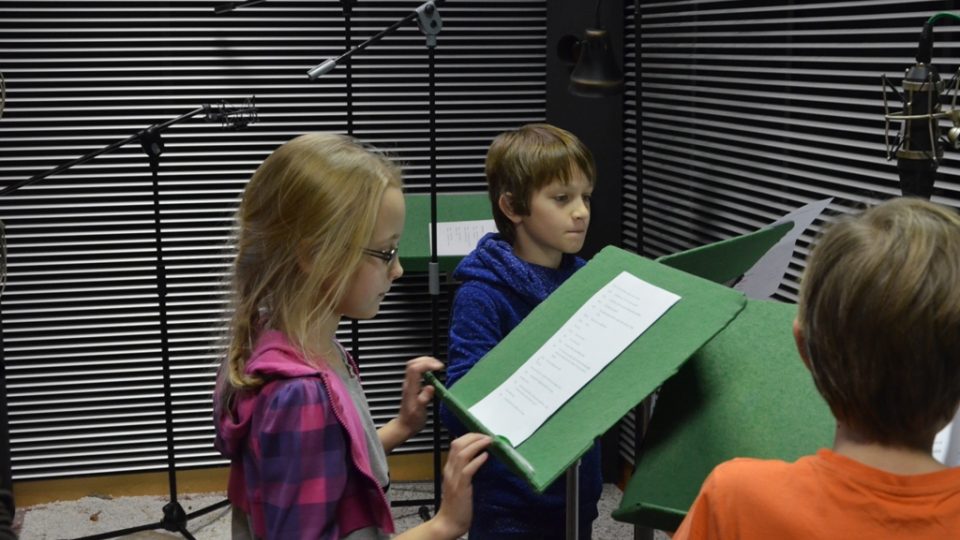 Prokop Košař, Sebastian Vopěnka a Alžběta Volhejnová při natáčení minutové hry Lucka | foto: Prokop Havel, Český rozhlas Prokop Košař, Sebastian Vopěnka a Alžběta Volhejnová při natáčení minutové hry Lucka