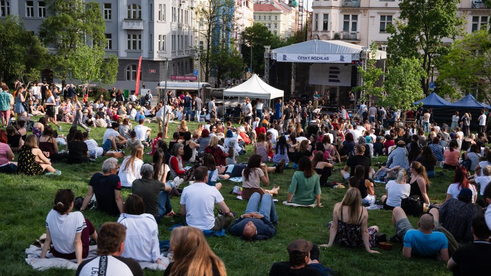 Český rozhlas oslavil 99. narozeniny koncerty v Riegrových sadech
