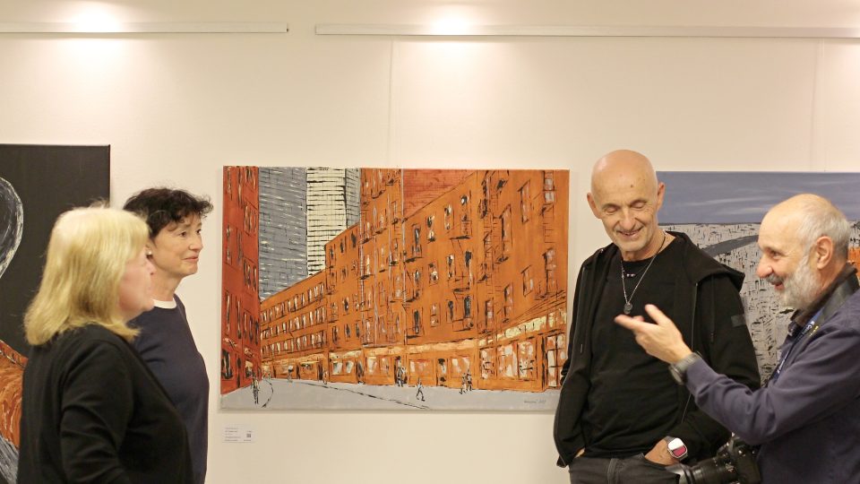 Zbyněk Bezecný a vernisáž výstavy nazvané …nejen New York | foto: Věra Luptáková, Český rozhlas Zbyněk Bezecný a vernisáž výstavy nazvané …nejen New York