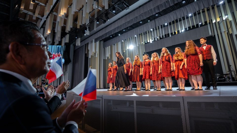 Vystoupení Dětského pěveckého sboru na Českém národním dni v Ósace