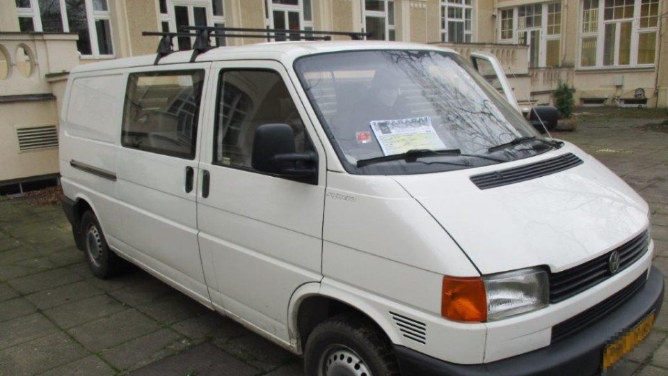 Český rozhlas nabízí k prodeji automobil značky VW Transporter Kombi long 6 míst (nabídka č. 3838)