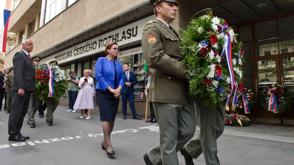 Pietní akt před budovou Českého rozhlasu