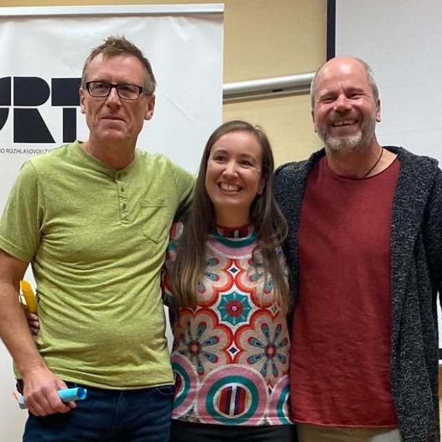 Vítězové přehlídky AudioREPORT,  Vilém Branda  (zastupovaný Janem Hanákem) za pořad Přechodná náruč,  Ľubo Smatana za pořad Gottwald na hanbě,  Martina Pouchlá za pořad Mnich hledá ženu | foto: SRT